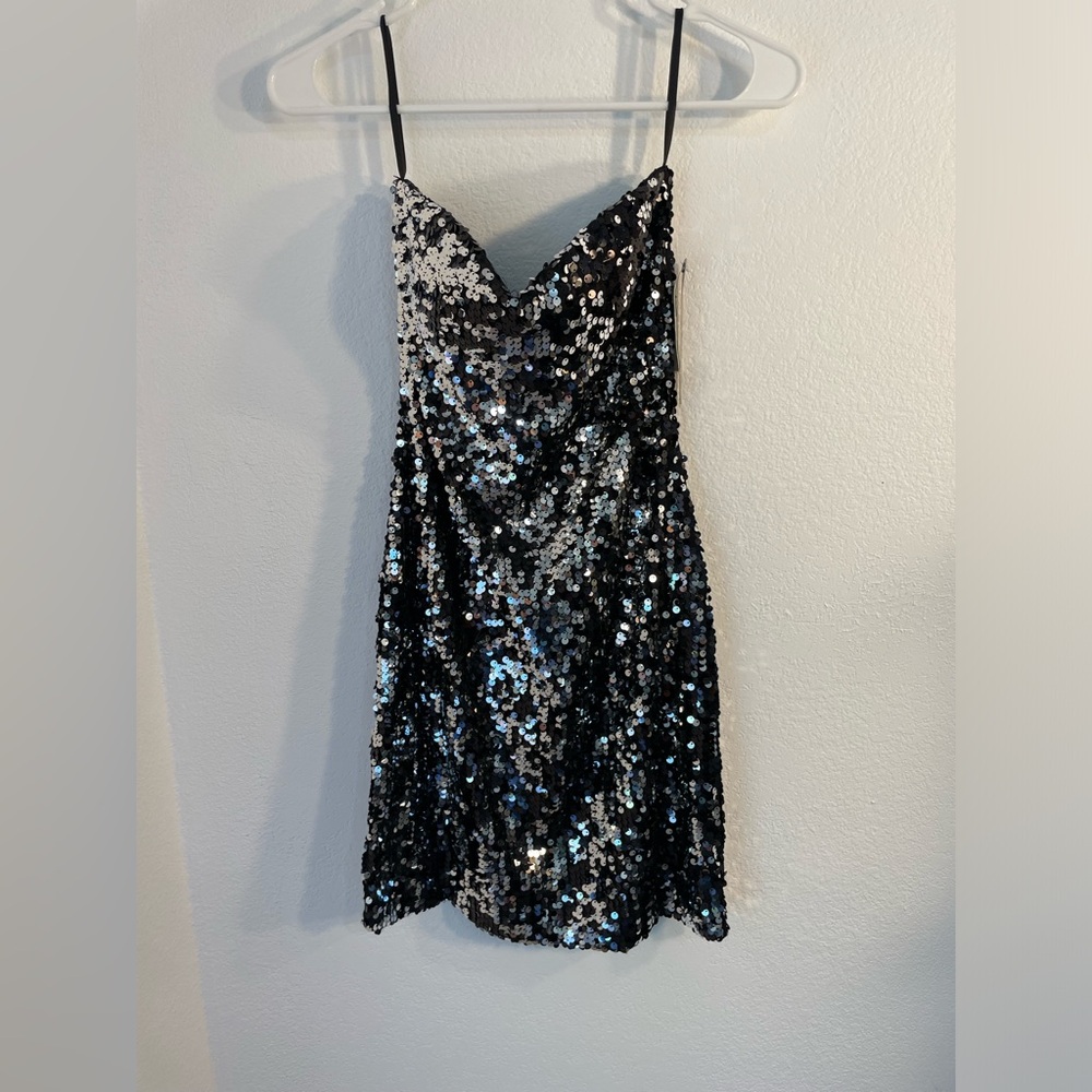 🔴  NWT black/silver sequin strapless mini dress, Size M